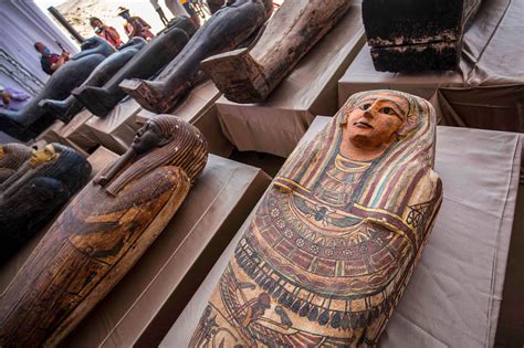  The Egyptian Coffin: Unveiling Secrets of Ancient Burial Traditions!